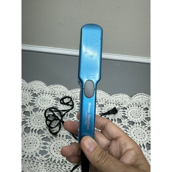 Babyliss Pro Nano Titanium Mini Straightening Iron Hair Straightener Mini Small - Picture 6 of 8